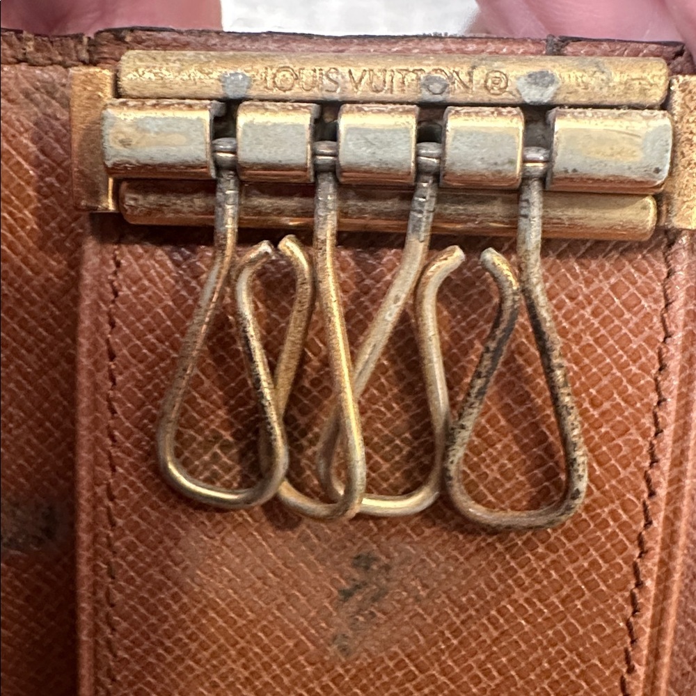 Louis Vuitton Key Pouch-needs some love! - Picture 8 of 9